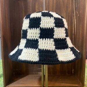 Handmade Crochet checkered bucket hat / Black & Ivory
